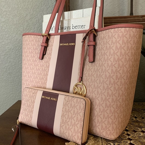 Michael Kors Handbags - 💓 new MK set bag & wallet